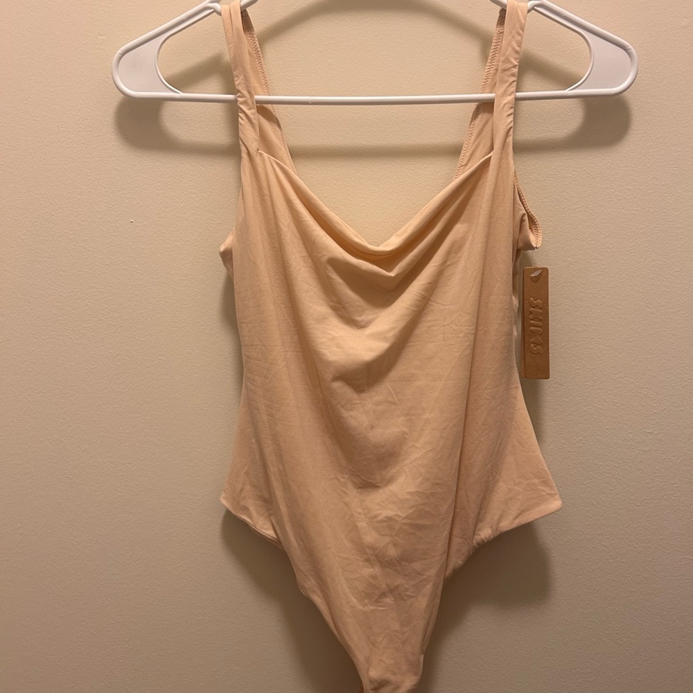 SKIMS NWT Fits Everybody Square Neck Bodysuit